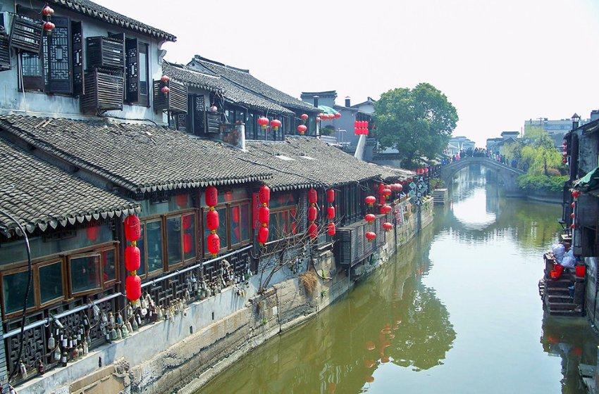 逃离昏暗的废弃城